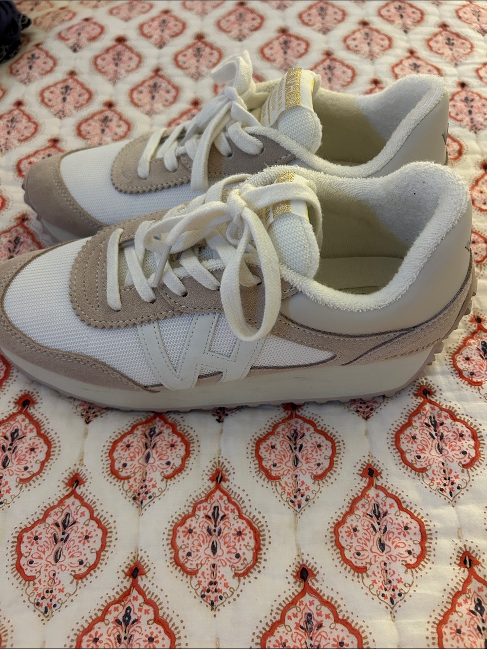 Vintage Havana Neutral Beige & White 'VH' Logo Runner Sneakers - Picture 4 of 8